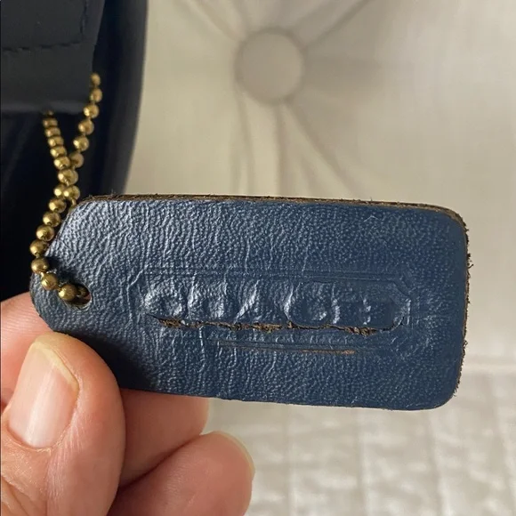 Vintage Coach Citi bag style 9790 in navy blue leather with brass hardware - Picture 8 of 8